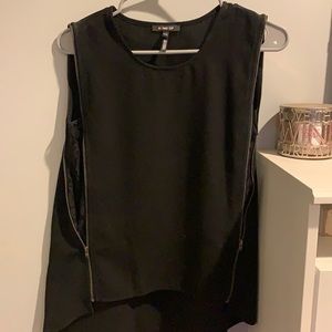 Kind of shirt. Open sides. Zipper adjusts